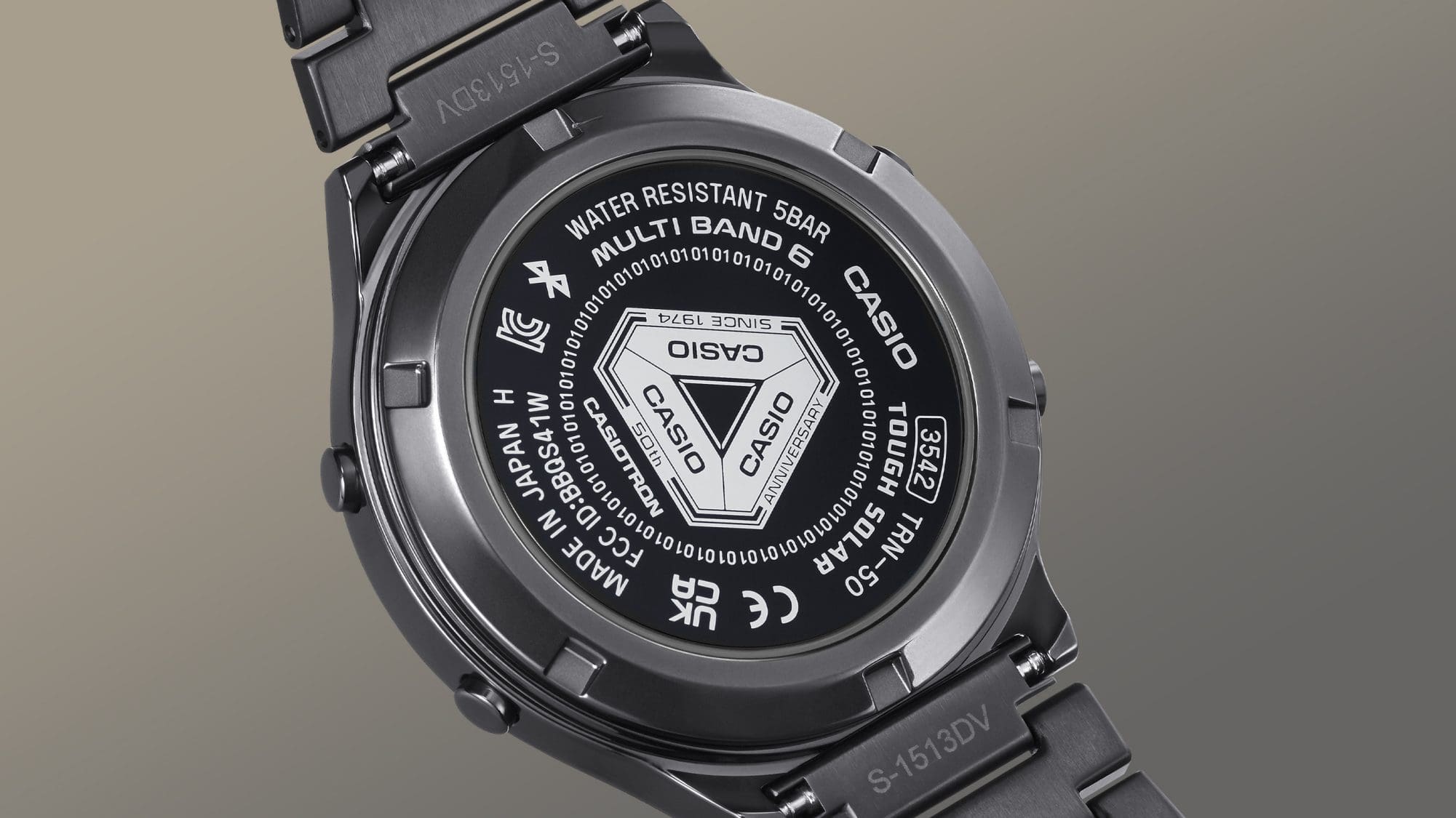 Casio saatlerinin 50. yıl dönümünü kutlayan özel arka kasa tasarımı