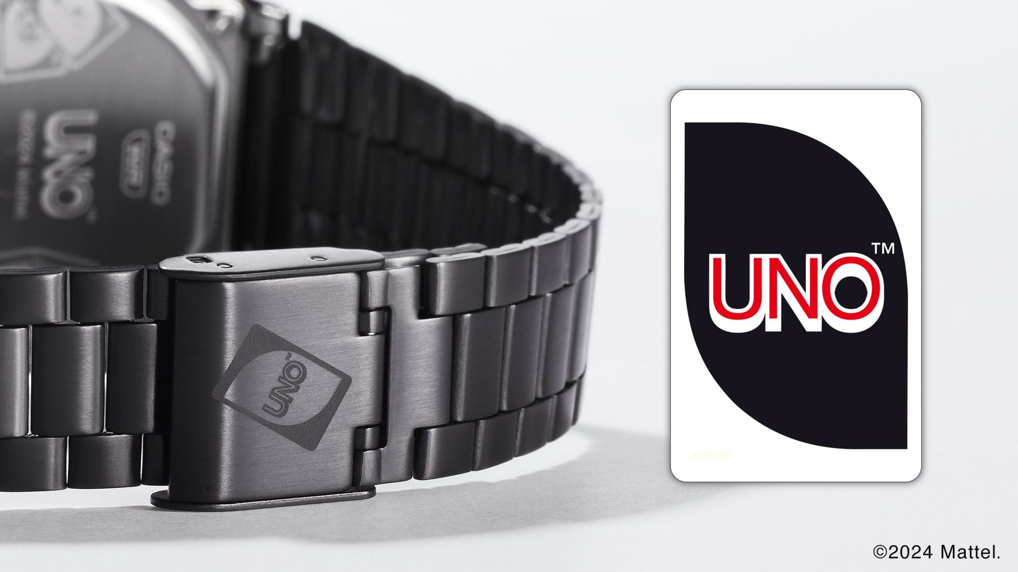 針扣刻有 UNO™ 遊戲卡圖案