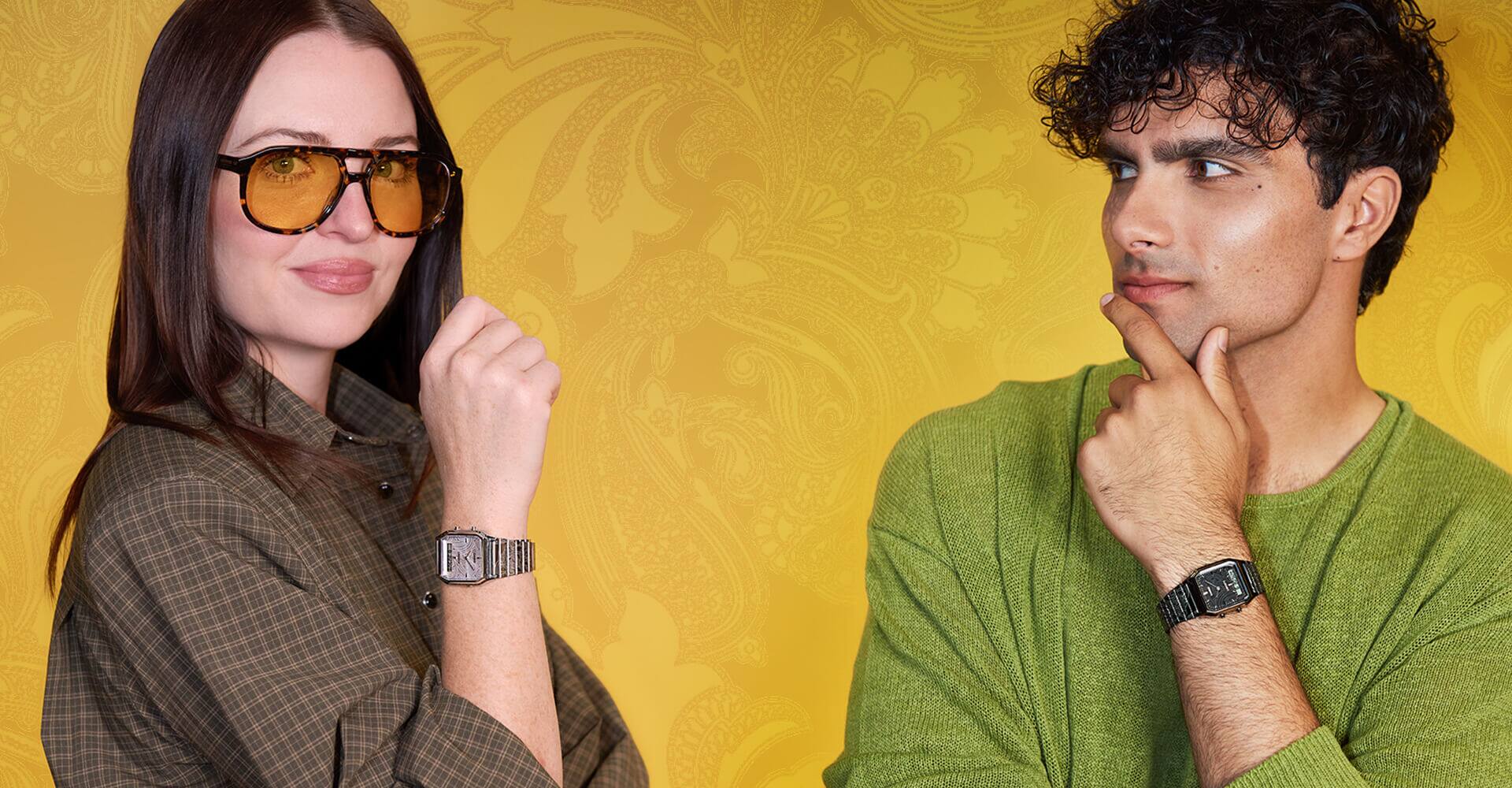 男女佩戴著 AQ-230 的相片