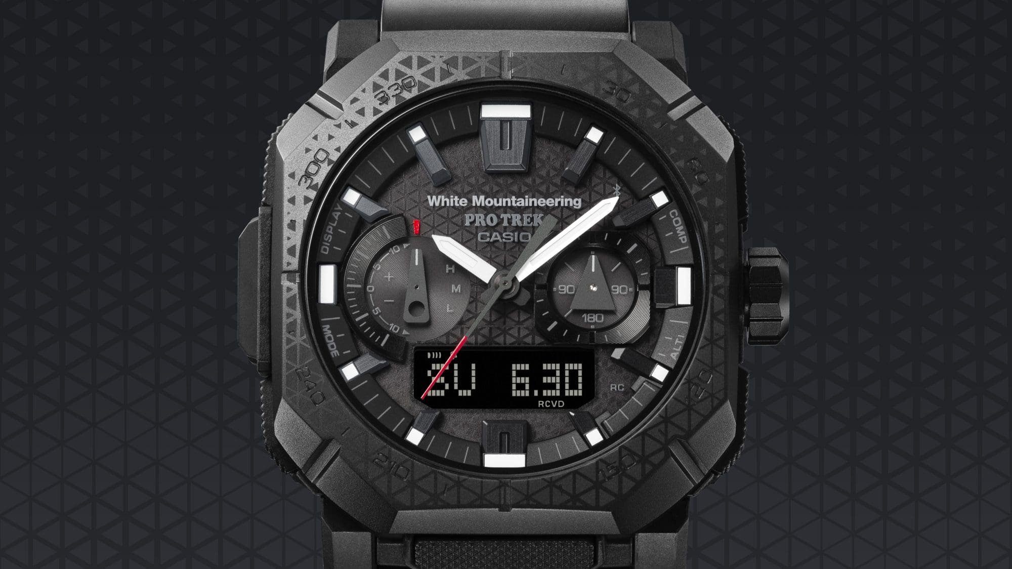 展現三角形圖案的錶面特寫照片