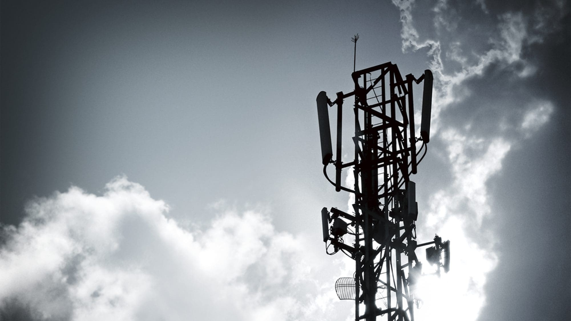 光を動力に正確な時を刻むマルチバンド6電波ソーラー